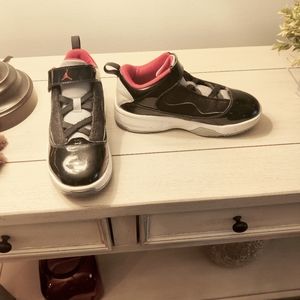 Boys Jordans size 2y